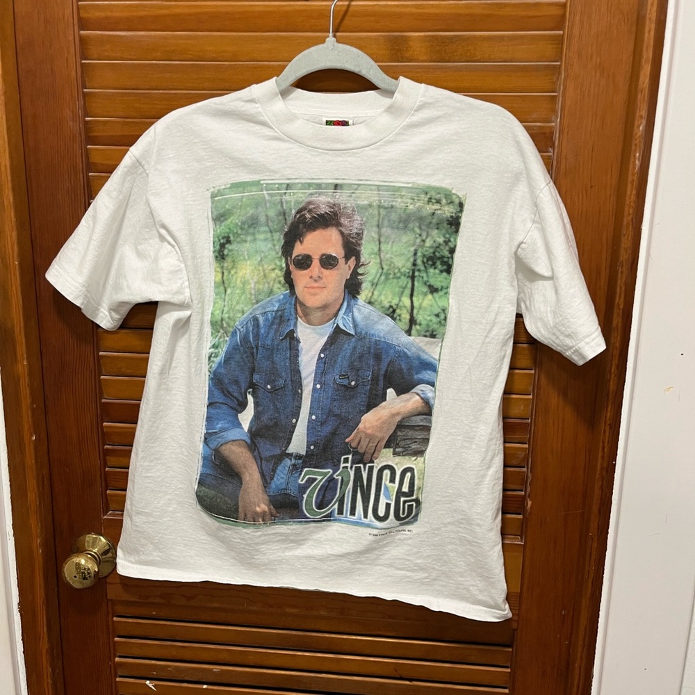 Fruit of the Loom White Graphic Tee. 1998 Vince Gill concert Tee